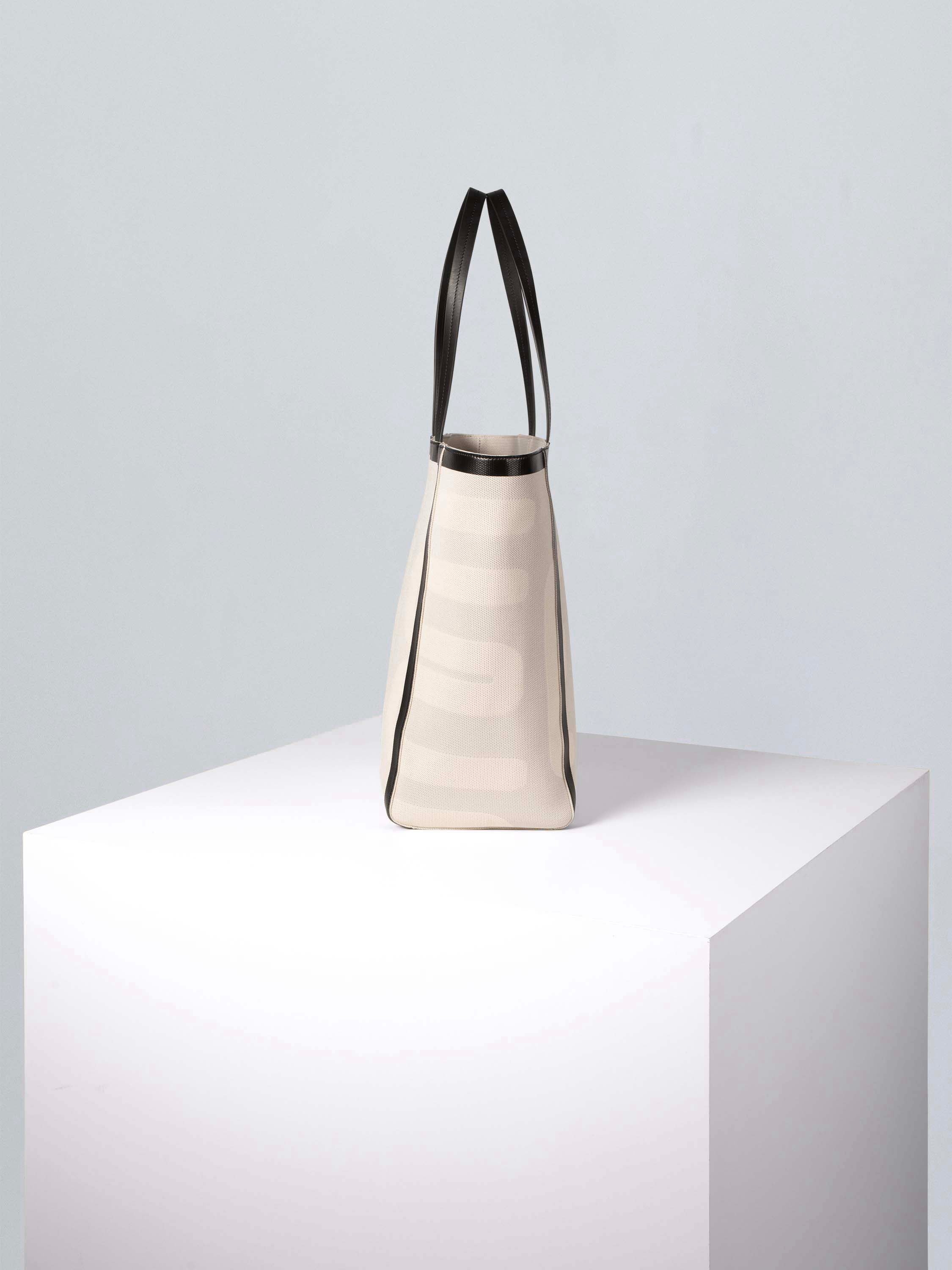 color:beige | black_ansicht:000000000000004_dokar:Z07_dokar-text:online inhalt